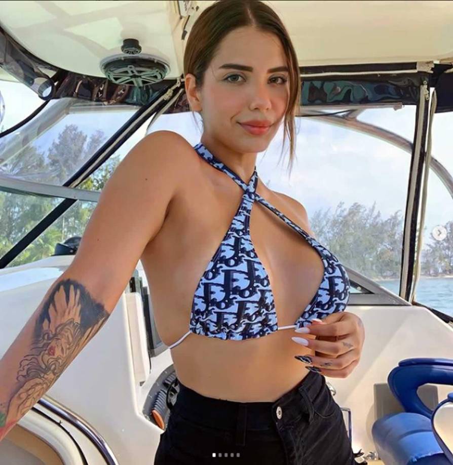 Le han ofrecido mucho dinero por una foto: “Por ver las partes de uno, no sé, ofrecen más de 7 mil dólares por una foto, cualquiera lo hace por tener esa plata. Hay gente que tendría apartamento, carro, te dicen ‘vámonos del país, te traigo acá’, pero no he caído en eso y no pienso caer”.