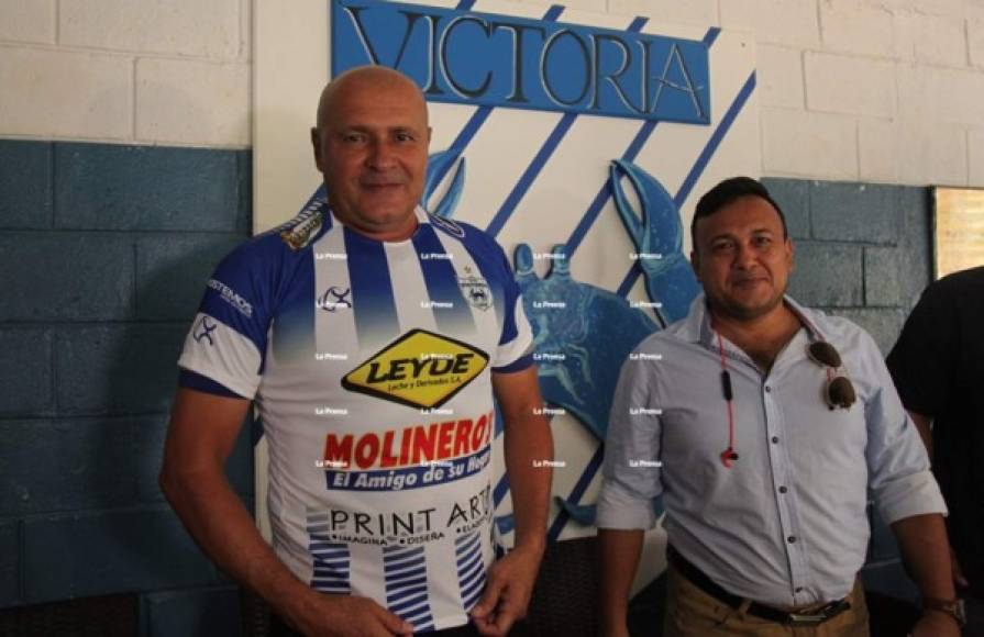 El Victoria presentó a Wilmer Cruz como el nuevo entrenador del equipo de cara al Torneo Apertura 2019. Según se conoció, el timonel hondureño firmó por dos temporadas con el objetivo de conseguir el ascenso a la Primera División del fútbol hondureño.