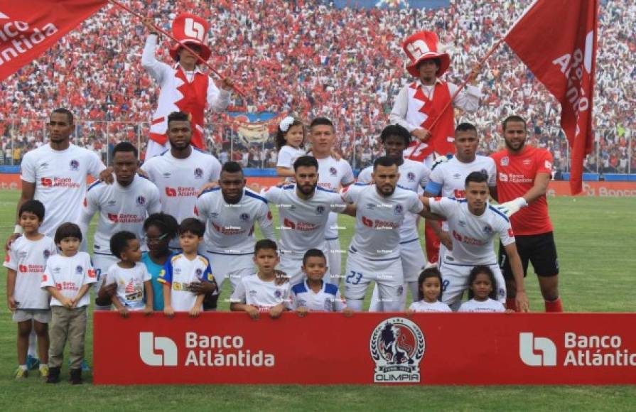 El Olimpia perdió por segunda final consecutiva otra final ante Motagua y suma ya tres años sin poder lograr el título. Tras otro fracaso, se planean varios movimientos en el cuadro olimpista. Conocé a los jugadores que se quedaron sin contrato y que serían separados en el equipo.