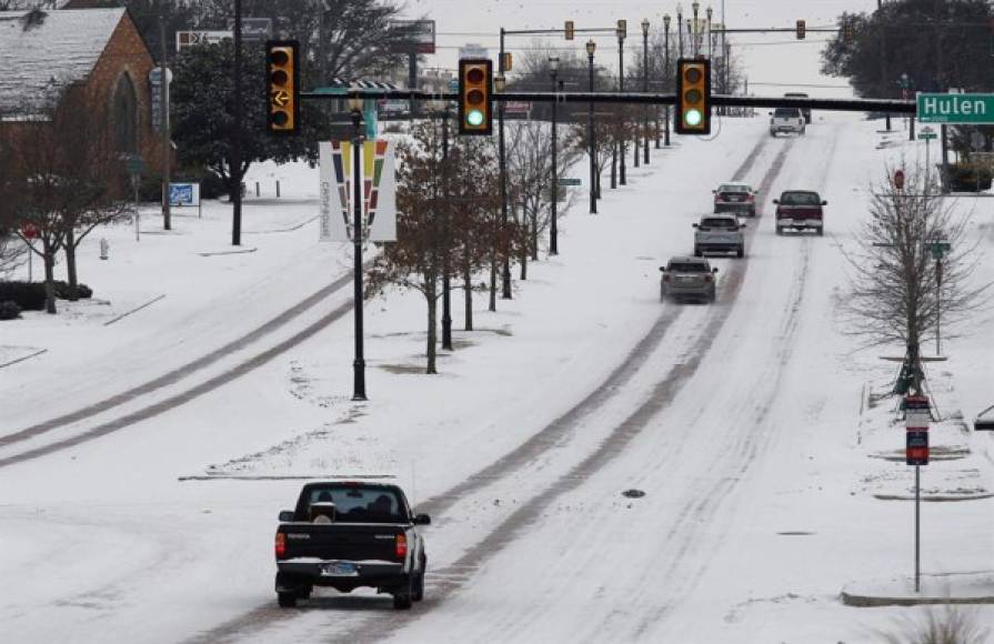 Texártico: Caos en Texas por nueva tormenta invernal tras cinco días sin luz