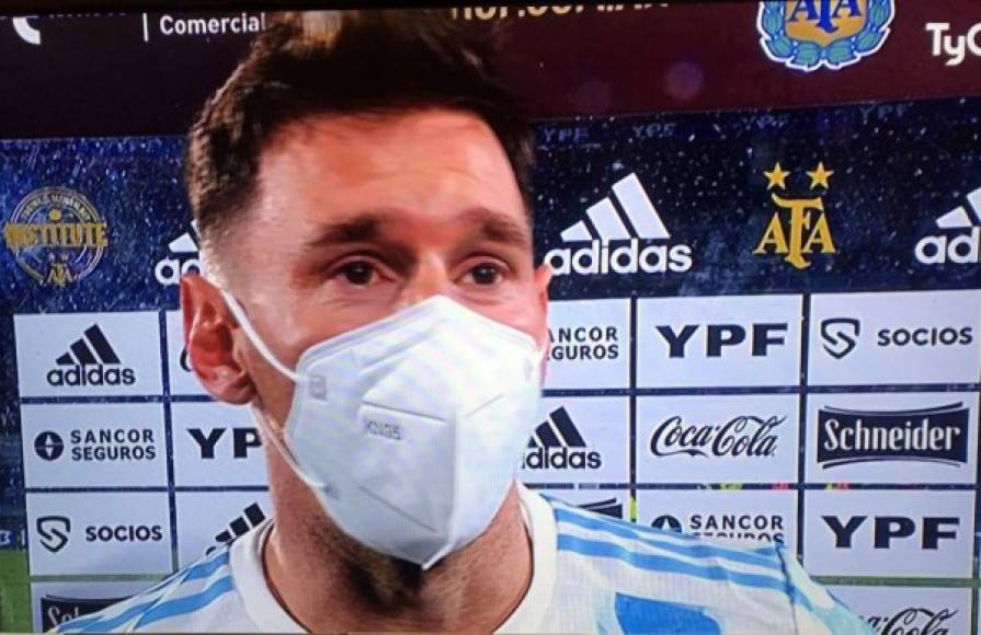 En plena entrevista, Messi rompió a llorar tras el partido. 'Esperé esto mucho tiempo', dijo ante los micrófonos.