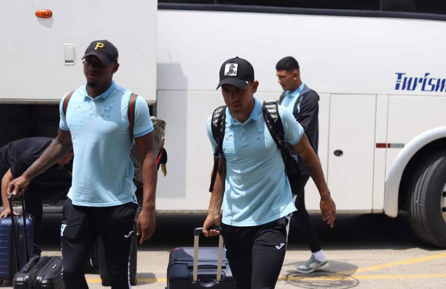 Alejandro Reyes, jugador del Génesis FC, regresó a la Selección de Honduras y se le mostró muy contento en su llegada al aeropuerto de San Pedro Sula.