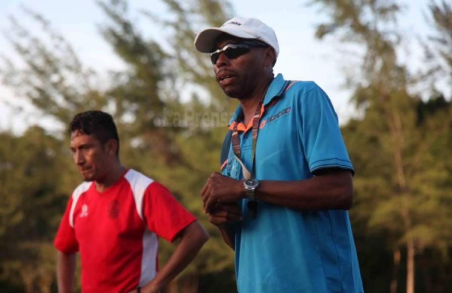 Wilson Álvarez, es el nombre del entrenador del Galaxy FC, club de la Liga Mayor que se enfrentará al Olimpia este miércoles por la Copa Presidente. Es contador de profesión.