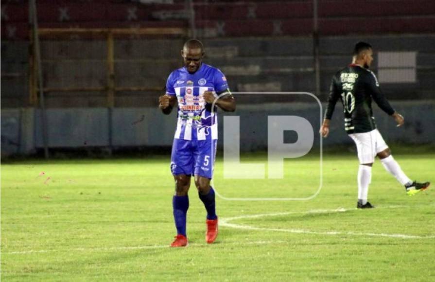 El capitán del Victoria, Carlos Palacios, celebrando el histórico primer gol de los jaibos en su regreso a la Liga Nacional.