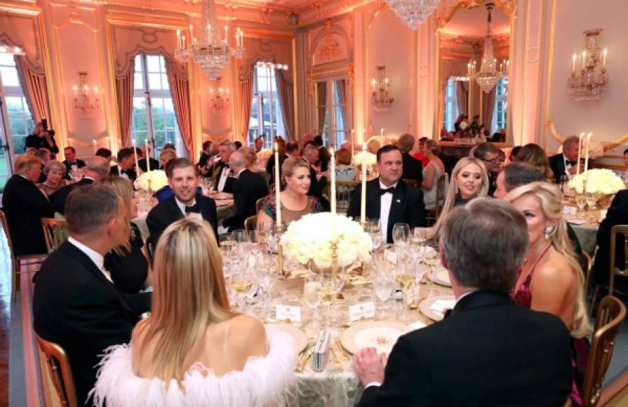 Eric y Tiffany Trump también asistieron a la cena de gala en la residencia de la embajada estadounidense.