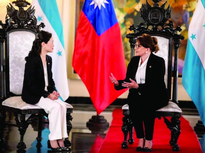 El 28 de julio de 2022, la presidenta Xiomara Castro recibió las cartas credenciales de la entonces embajadora de Taiwán en Honduras, Vivia Chang.