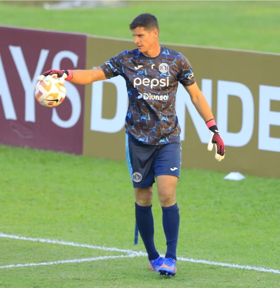 Jonathan Rougier - En la portería el entrenador de los azules se decantaría por el argentino, quien es uno de los capitanes del Motagua.