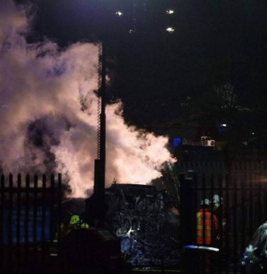 El helicóptero de Srivaddhanaprabha se estrelló fuera del campo de fútbol de Leicester City , King Power Stadium , poco después de despegar del campo.