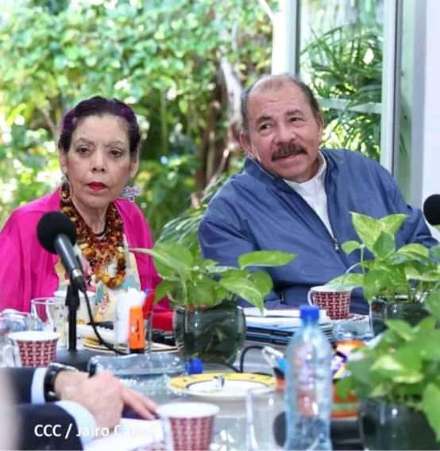 La propuesta de reforma constitucional, enviada en la víspera al Parlamento, donde los sandinistas tienen mayoría absoluta, también propone incluir como símbolo patrio la bandera del Frente Sandinista de Liberación Nacional (FSLN), partido en el Gobierno desde 2007.