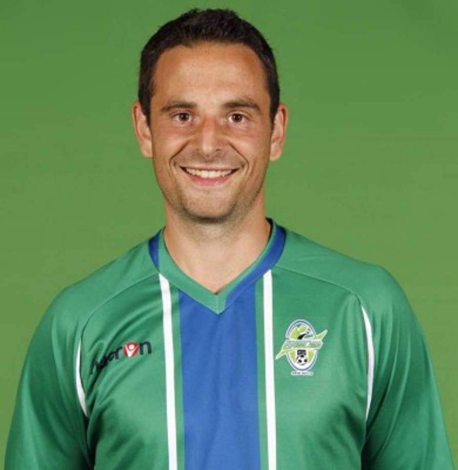 El francés tuvo otras pruebas en Grecia, Kuwait y Canadá y un año jugando para Mississauga Eagles en la máxima división canadiense fue suficiente para terminar su historia como futbolista.