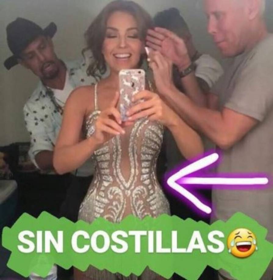 Ella ha negado la operación, sin embargo, en redes sociales no ha dejado de bromear sobre el asunto. 'Sin costillas', escribió sobre esta foto en 2016.