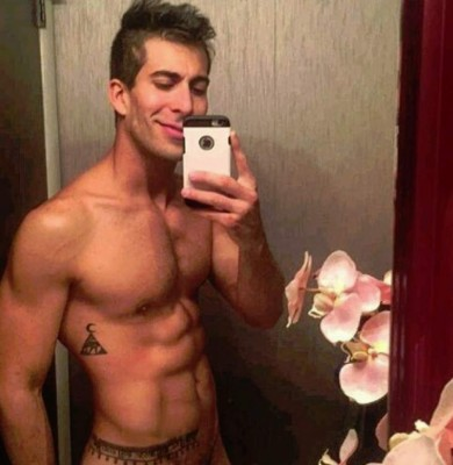 Es un modelo de origen venezolano de 28 años que realizó un 'casting' para los anuncios de la plataforma de aprendizaje en línea, Open English.