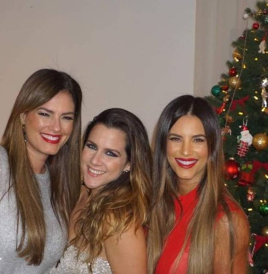 Es la mayor de cinco hermanos. Sus padres se divorciaron cuando aún era niña. Tiene una hermana por parte de su padre y de su madre, Andreína, dos hermanos por parte de su padre, Gustavo y Mariano, y una hermana por parte de su madre, Nelly.