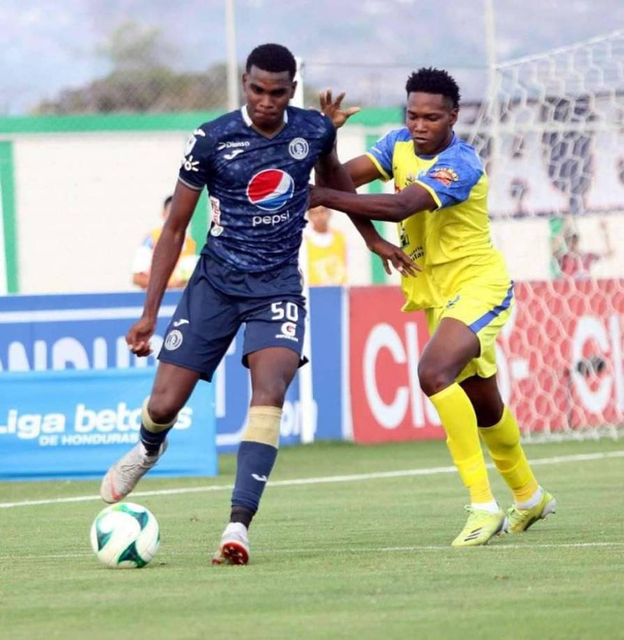 Aarón Barrios - Motagua ha mandado a préstamo al corpulento delantero isleño a la UPNFM; ha acumulado 13 juegos en Liga Nacional, donde no ha podido anotar.