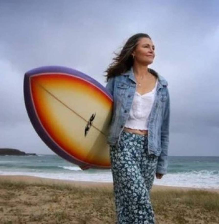 Mil veces pensó en escapar, pero le habían dicho que la zona en la que se encontraban era peligrosa, tanto que si la veían, le podrían disparar. Decidió resignarse a convivir con la familia del violador, que además le pidió que se vistiera como musulmana.