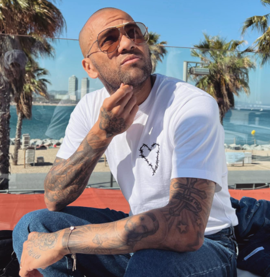 En medio de toda la tormenta, el lateral cumplió 40 años el sábado y lo vivió de una manera totalmente distinta. Familiares y amigos lo felicitaron a través de sus redes sociales y algunos llegaron a visitarlo en la cárcel.