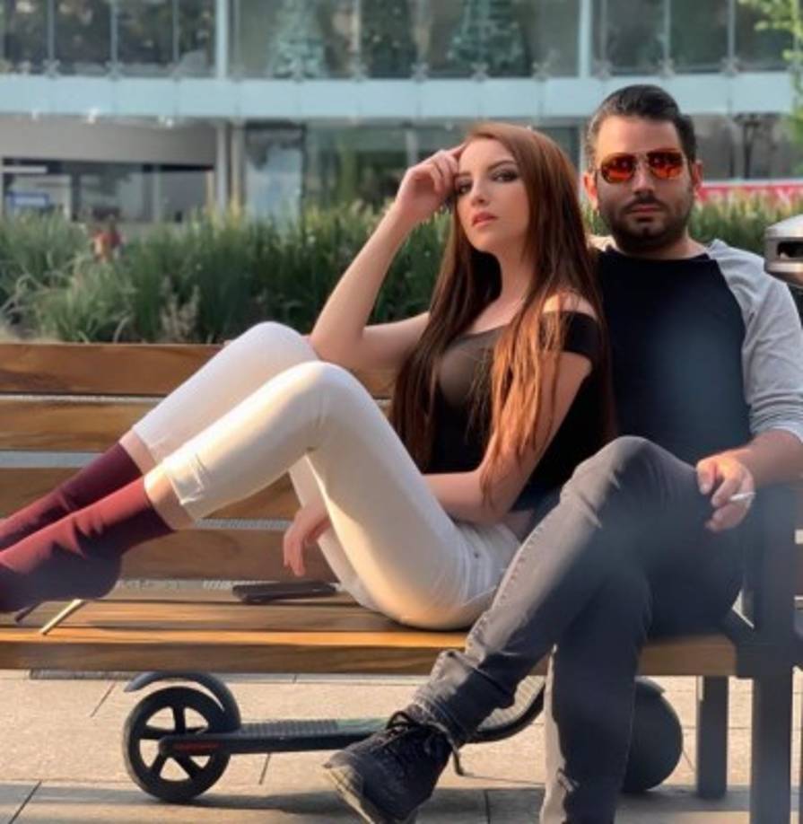 “A todos nuestros amigos. Quiero hacer de su conocimiento que Bárbara Escalante y yo hemos decidido terminar nuestra relación sentimental, más no significa que no sigamos conservando una gran amistad, pues Bárbara es una mujer en toda la extensión de la palabra…”, escribió en las primeras líneas de este comunicado con fecha del 2 de septiembre. <br/><br/>Doy gracias por haber compartido tanto tiempo con ella y atesoro los recuerdos, el cariño y el respeto que siempre nos tuvimos. Agradezco de todo corazón el respeto y el cariño de todos ustedes ante este tema del cual no daremos declaraciones posteriores”, finalizó dejando claro que ninguno de los dos hablará más sobre su relación.