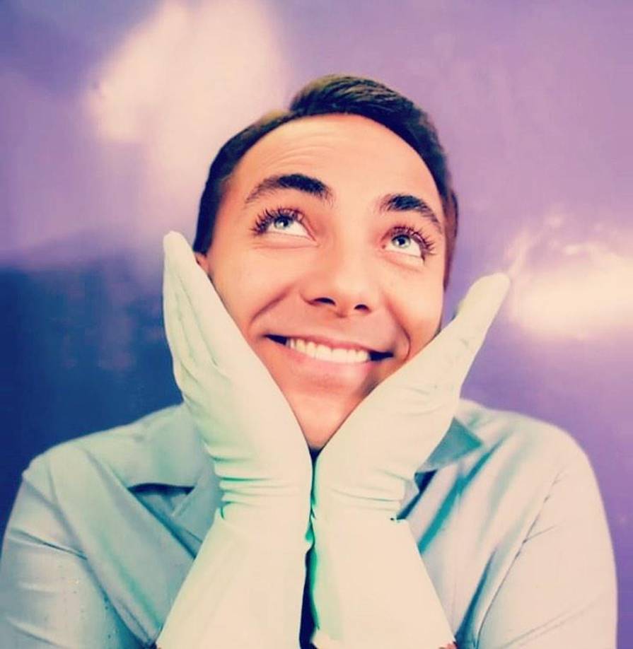 El artista también dijo que, contrario a lo que muchos han de pensar, él no consume alucinógenos: “<b>Yo soy antidroga y anticigarrillo. Siento que son antigüedades del siglo pasado. Me parece muy antiguo que alguien fume porro</b>”.