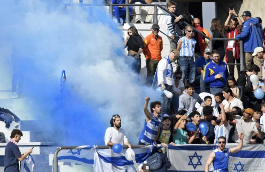 Los argentinos apoyaron a Israel en todo momento y tras el final del juego armaron su fiesta. Las burlas a los brasileños fue evidente.