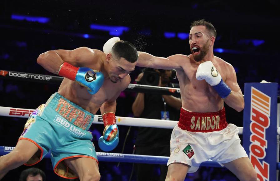 Imágenes de la pelea entre Teófimo López y Sandor Martín en el Madison Square Garden de Nueva York.