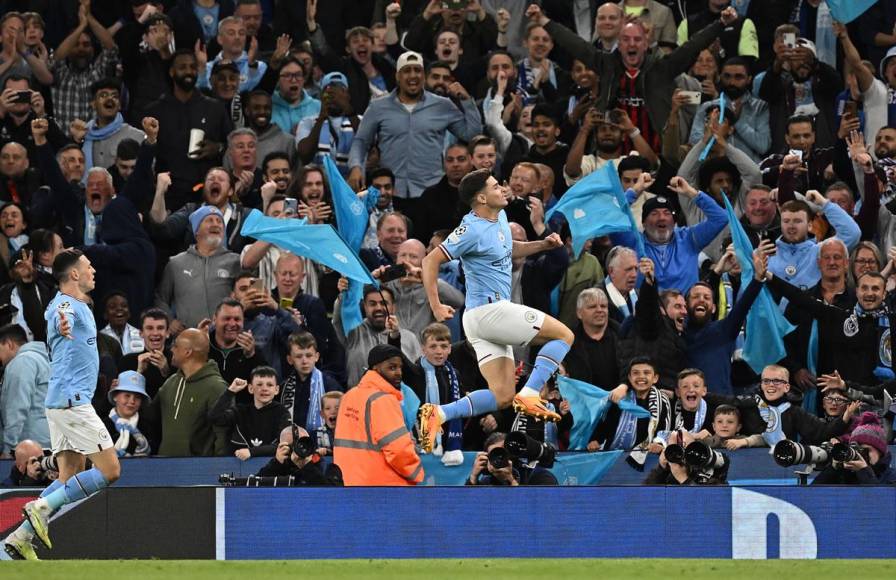 Julián Álvarez celebrando su gol para sellar el 4-0 del Manchester City contra el Real Madrid.