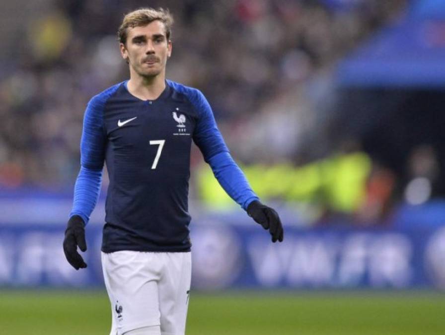 Griezmann: Medio ingleses informan que el delantero francés rechazó una oferta del Manchester United porque le dio su palabra al Barcelona de jugar con ellos.