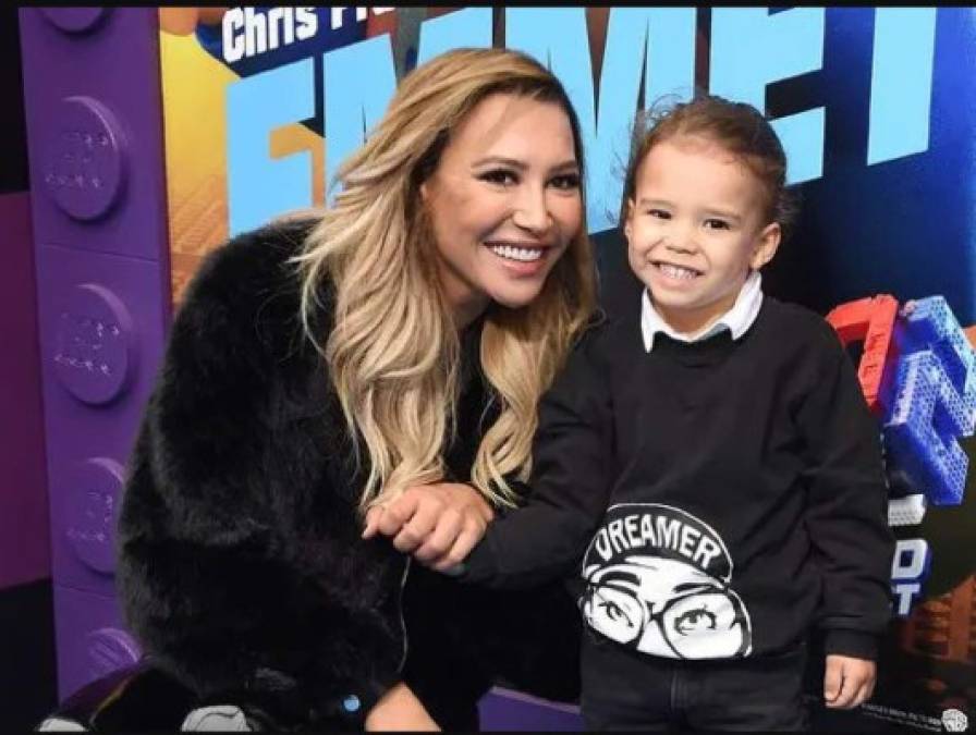 <a href='https://www.laprensa.hn/espectaculos/1393923-410/naya-rivera-polic%C3%ADa-revela-que-actriz-glee-murio-salvando-a-su-hijo-lago-piru' style='color:red;text-decoration:underline' target='_blank'>La policía cree que la actriz murió al dar todas sus fuerzas para poner a su hijo a salvo, después de que su bote fuera alejado por la corriente mientras ellos nadaban. </a>