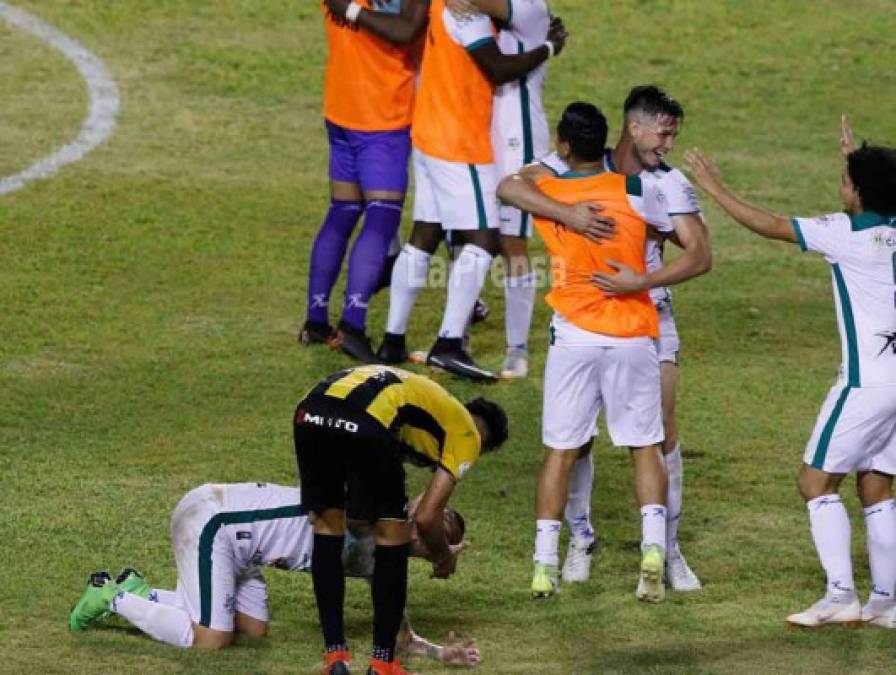 Tras el pitazo final, jugadores del Platense disfrutaron a lo grande mientras los futbolistas del Real España lamentaban la derrota.