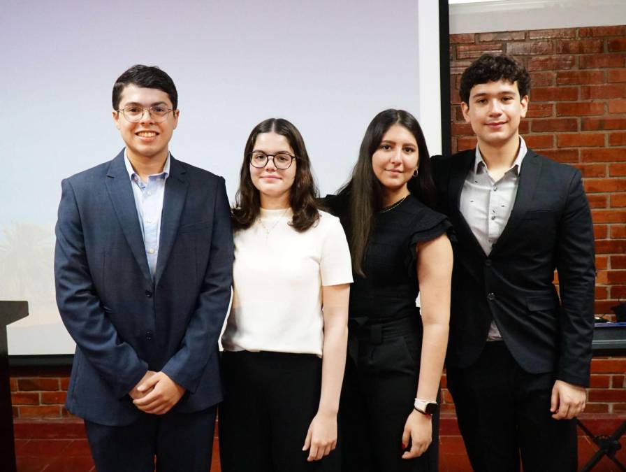 Emilio Kattán, Adriana Teruel, Sophia Alvarado y Roger López