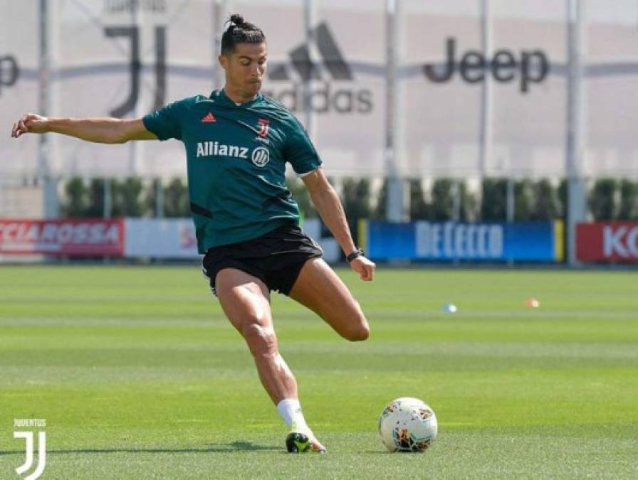 CR7 se ha convertido en uno de los mejores futbolistas de su época gracias a su ética de trabajo, mentalidad ganadora y disciplina en la preparación para cada temporada.