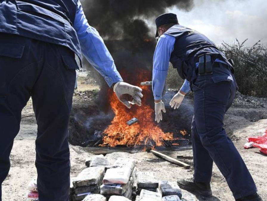 También se destruyeron diferentes paquetes de otros decomisos que se hicieron en el departamento de Choluteca. / Foto AFP