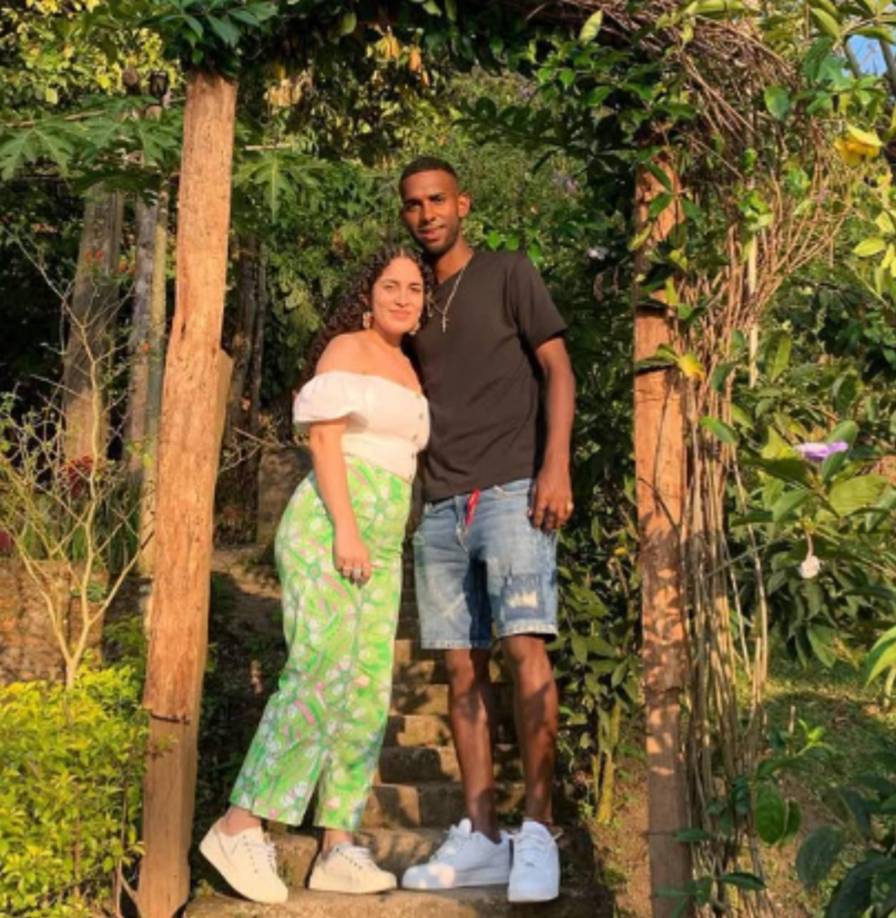 Tanto Axsa como Dylan tuvieron varios años de noviazgo y finalmente contrajeron matrimonio. 