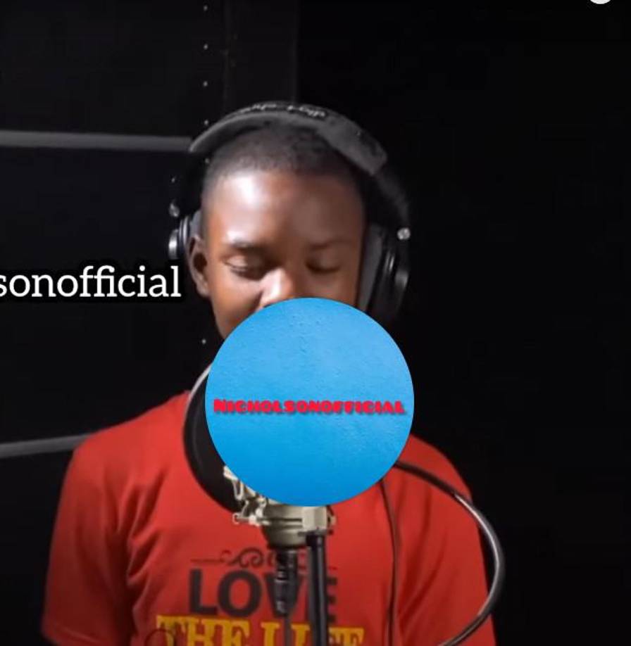 Extremadamente tímido, el estudiante de secundaria nacido en Santa Isabel dijo que comenzó a cantar a los cuatro años, y cuando llegó a la escuela primaria, se había convertido en el animador de la clase. Sus compañeros de clase dictarían el ritmo que debería cantar a diario. Fue durante la hora del almuerzo, cuando era estudiante en Top Hill Primary hace seis años, cuando cantó la canción de Jermaine Edwards.