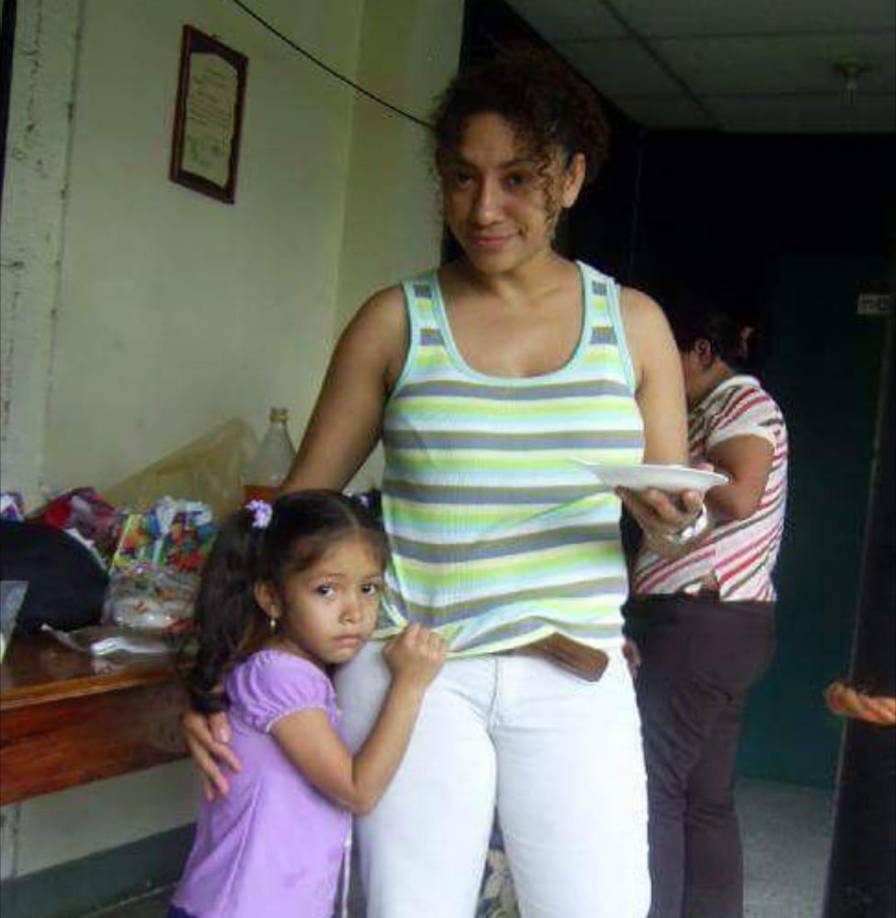 El 5 de mayo del 2021 María Elena Cubillo se convirtió en una de las primeras víctimas del Covid -19 en Honduras. La noticia sacudió al periodismo y dejó un vacío en el hogar Fuentes-Cubillo.