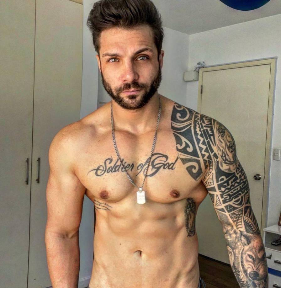 En muchas de las especulaciones de los críticos de La Casa, afirman que el modelo peruano, Nicolla Porcella ocuparía el segundo lugar dentro del <i>reality , aunque también hay cientos de internautas que lo posisionan en el primer lugar y quién podría ser el ganador número 1.</i>