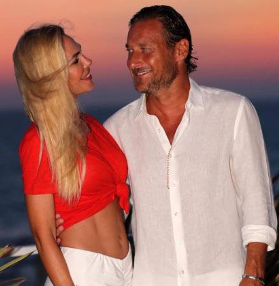 El excapitán de la Roma ha asegurado que no fue el primero en traicionar y además de acusar de infiel a su expareja, reveló otras impactantes confesiones sobre ella.