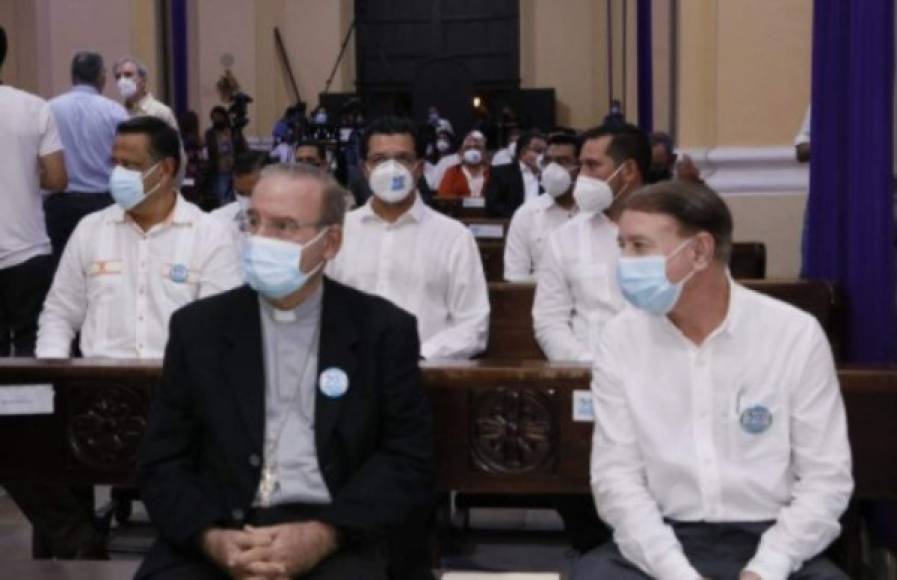 En el evento participaron representantes del Gobierno, entre ellos los ministros de Coordinación General de Gobierno, Carlos Alberto Madero; de Comunicaciones y Estrategia Presidencial, Luis René Suazo; de Gobernación, Justicia y Descentralización, Héctor Leonel Ayala, y de Educación, Arnaldo Bueso, y el viceministro de Turismo, Selvin Barralaga.