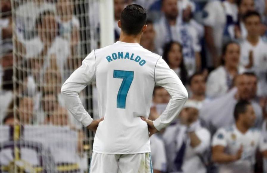 Tras estrenarse en la Liga hace solo una semana, Cristiano tenía ganas de marcar en el Bernabéu. Desde el primer instante, el luso se mostró activo intentando demostrar que su sequía liguera ya estaba definitivamente olvida. No fue así.