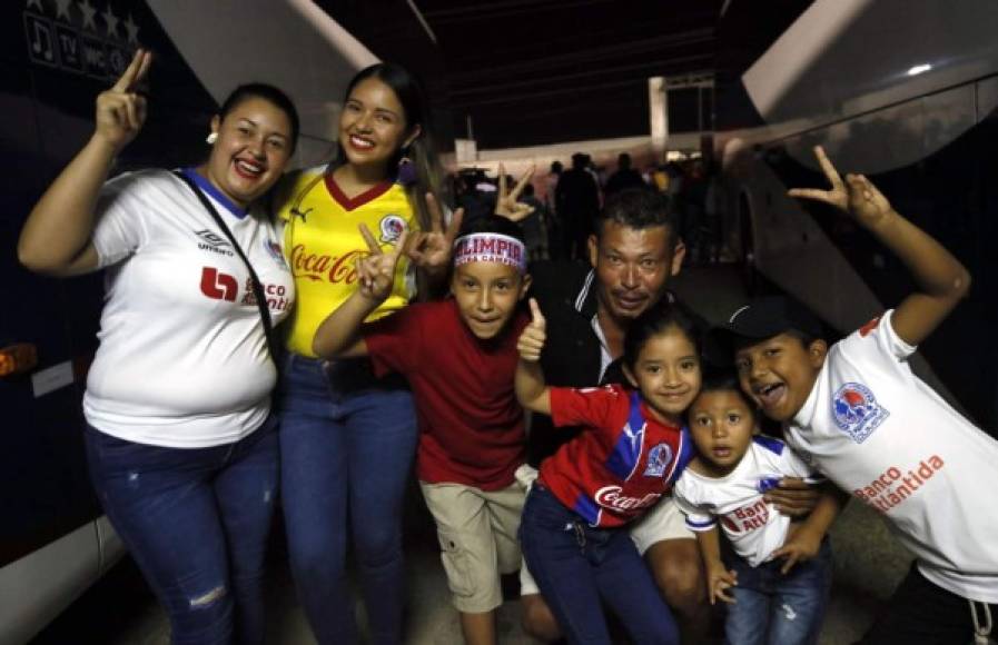 Una buena cantidad de aficionados llegó al estadio Carlos Miranda de Comayagua para apoyar al Olimpia contra el Platense.
