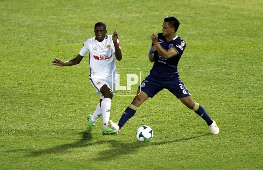 La violenta falta de Denil Maldonado contra Boniek García por la que se ganó la tarjeta amarilla el motagüense.