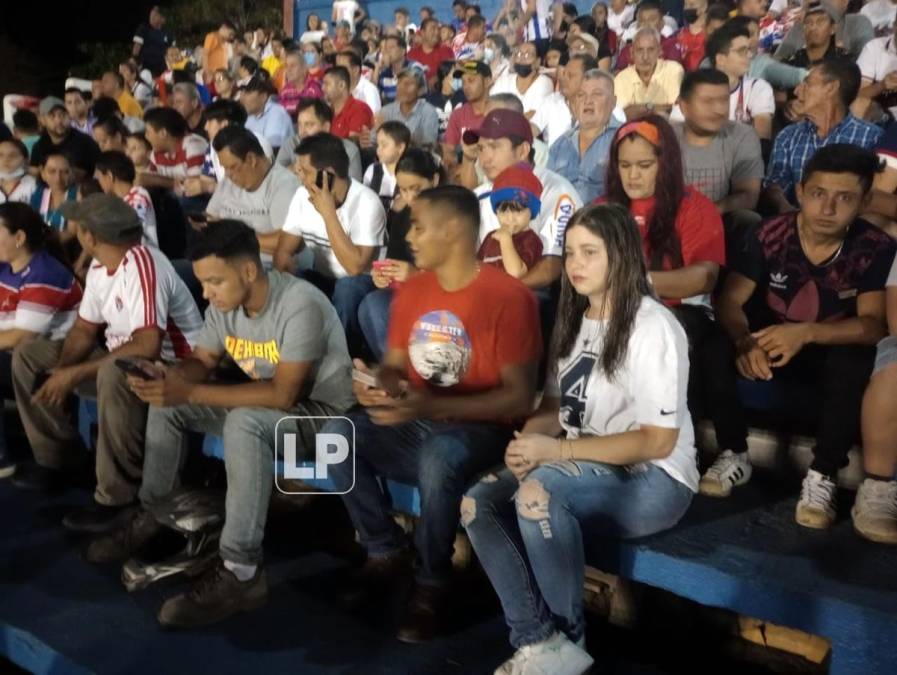 Hubo llenazo en el estadio Argelio Sabillón para ver la clasificación del Real Juventud a cuartos de final de la Segunda División.