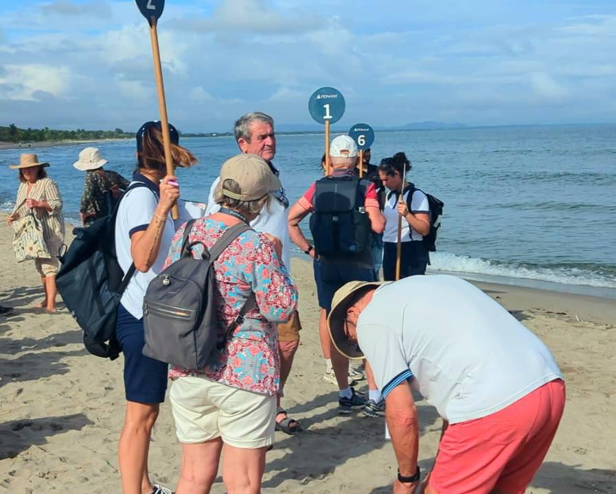 Lujoso crucero francés Le Bellot ancló en Tela con turistas que exploraron la bahía