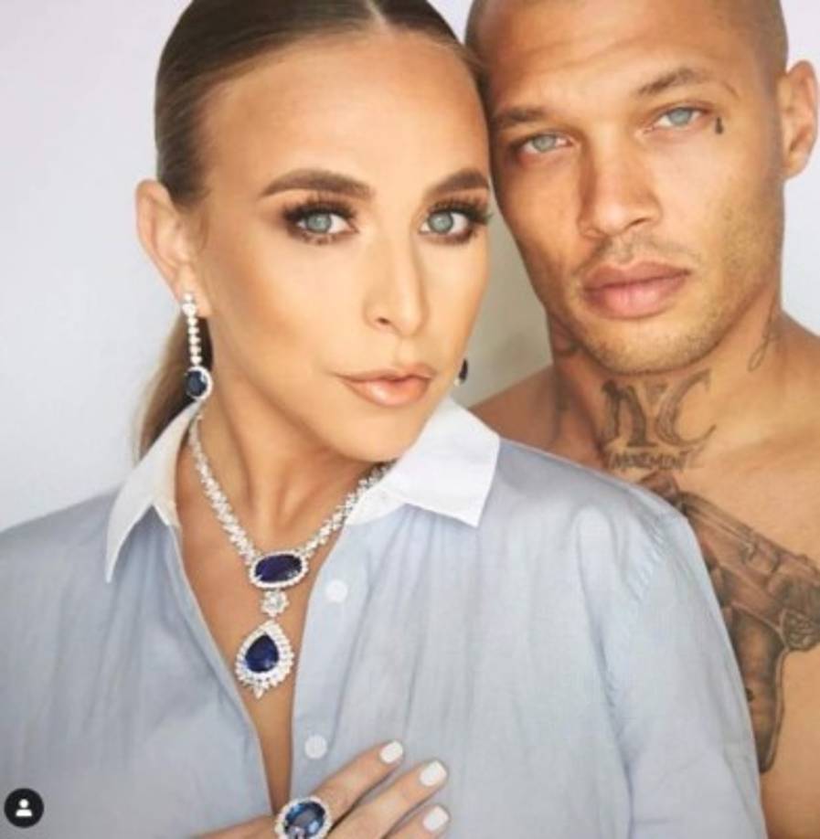 Ya que aunque Jeremy dejó su antigua vida se llevó con él a su hijo, quien ahora goza junto a él de nuevos placeres.