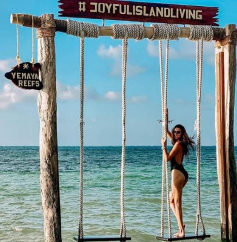 La modelo también ha incursionado como influencer usando sus plataformas en redes sociales para promocionar marcas locales.