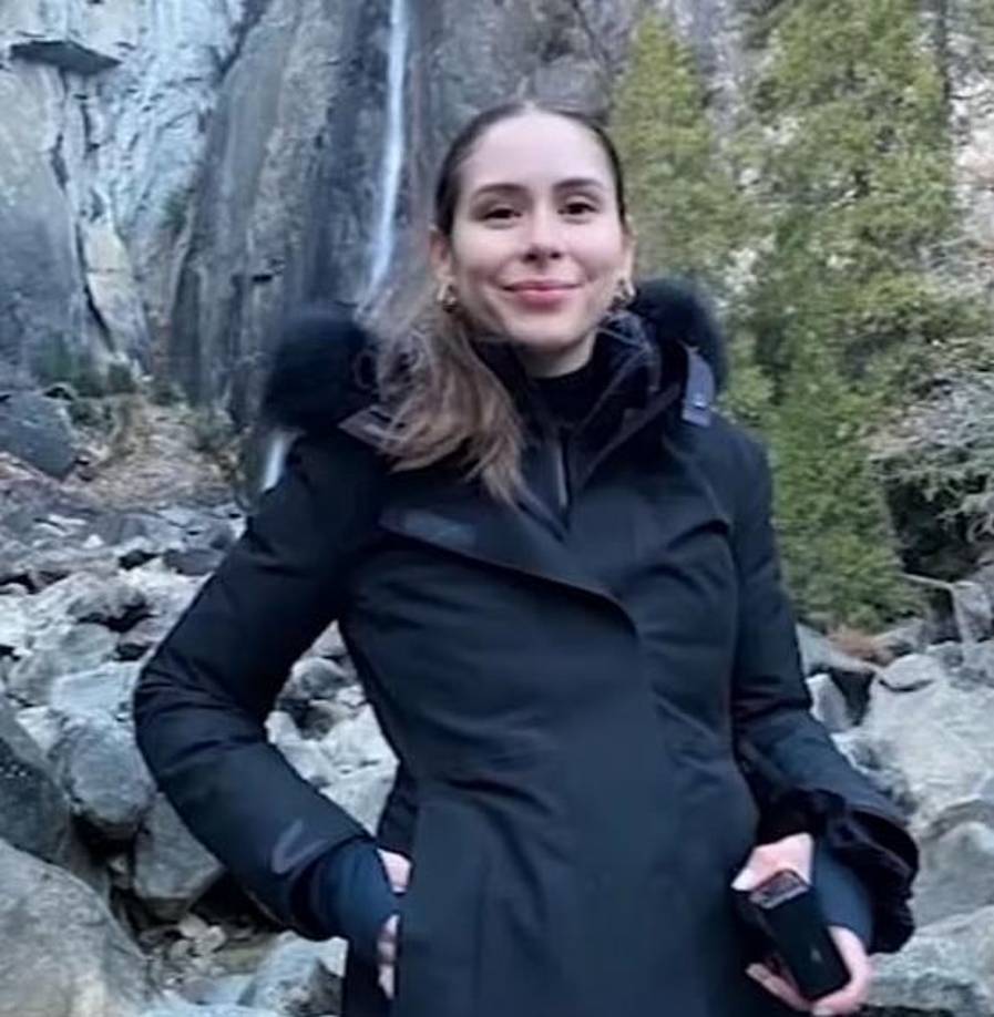 La joven hispana “‘permanece con soporte vital sin actividad cerebral con pocas posibilidades de recuperación”, según reportes de medios locales.