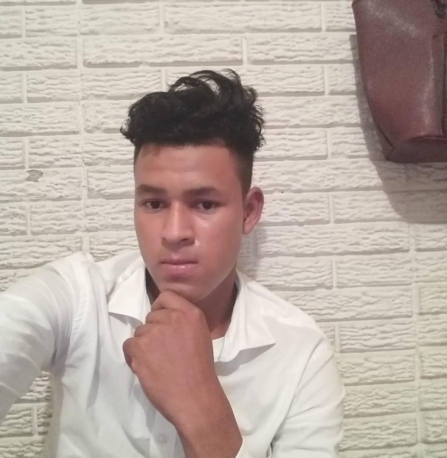 Según información, el ahora fallecido participaba en una carrera de cintas, pero en su motocicleta cuando ocurrió la fatalidad. 