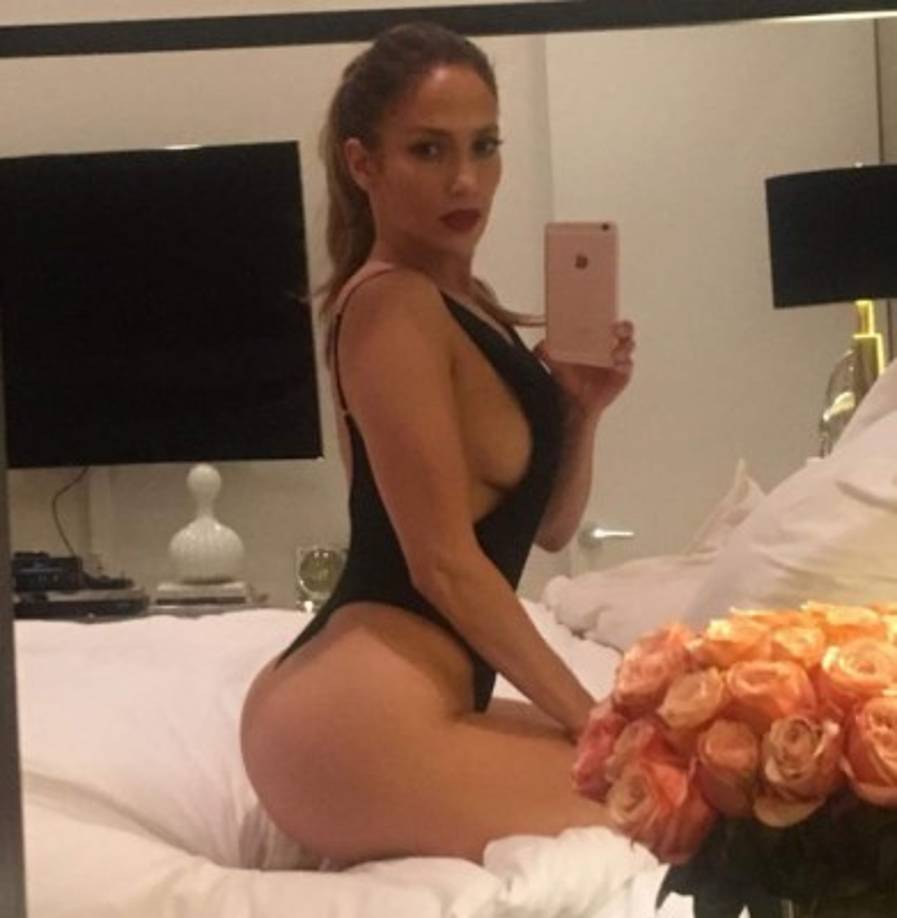 Jennifer López desató la locura en sus fans con esta foto. La imagen alcanzó 1.5 millones de 'me gusta' en Instagram.