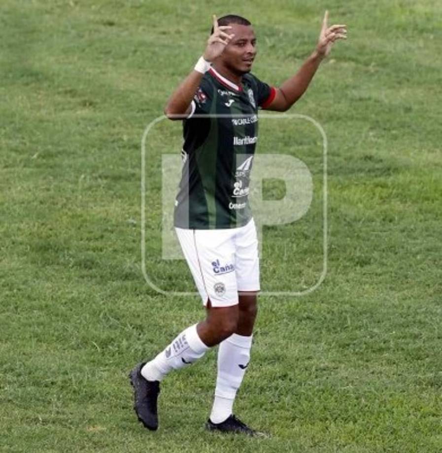 Carlos Ovidio Lanza celebrando su gol que abrió el camino del triunfo para el Marathón.