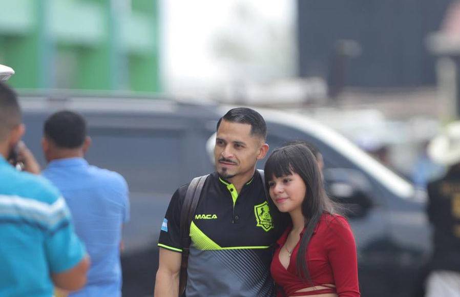 Asimismo, aprovecharon para tomarse fotos con los jugadores del Olancho FC.