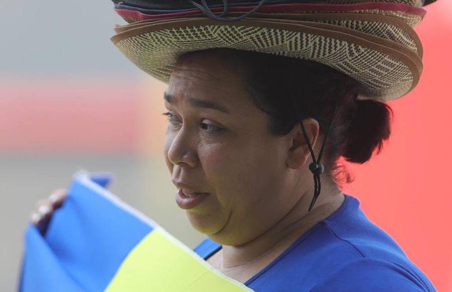 Los sombreros se están vendiendo en los alrededores del estadio Juan Ramón Brevé de Juticalpa.